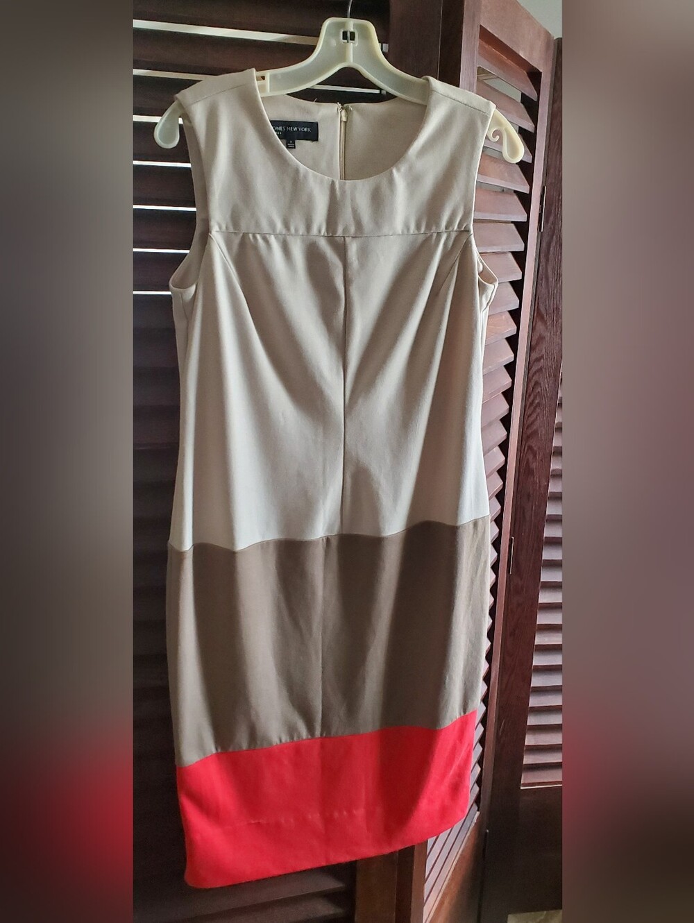 NWT Jones New York Sleeveless Dress in Beige, Taupe & Coral. Size 6.